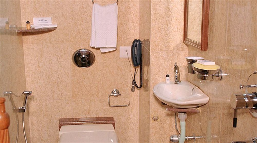 Fabhotel Panasia International Calcutta Buitenkant foto
